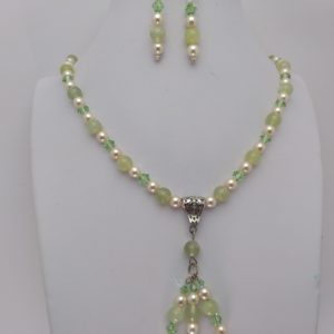 Collar en perlas y piedra jade nuevo "Joyas Unicas"