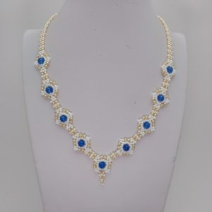 Collar en perlas y cuarzo azul "Irresistible"