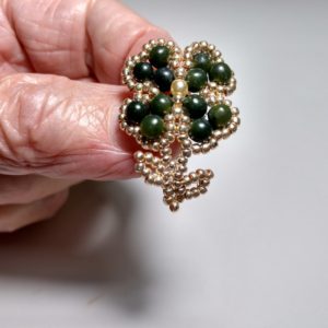 Broche de mujer en jade "Elegante"